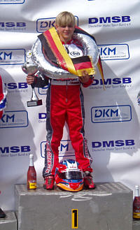 Christian Sørensen blev belønnet med laurbærkrans og pokal for sejren i DJKM 2.